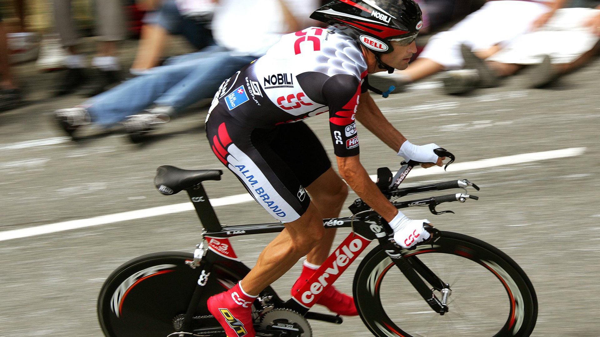 《虚拟比赛新体验：融合增强现实技术的电竞未来》，虚拟化电子竞技哪些